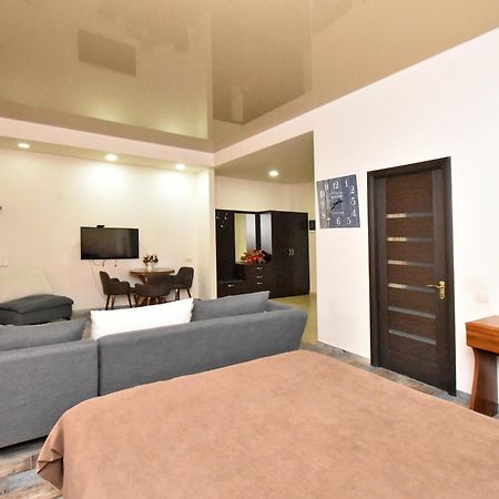 Yars Apartments เยเรวาน ภายนอก รูปภาพ