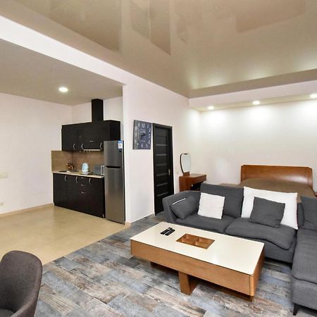 Yars Apartments เยเรวาน ภายนอก รูปภาพ